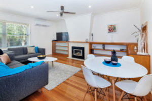 Luxury Accommodation Ballarat - lounge and dining
